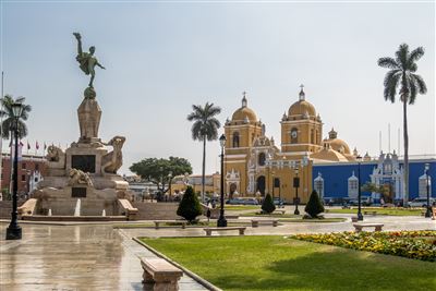 Plaza de Armas mit Kathedrale